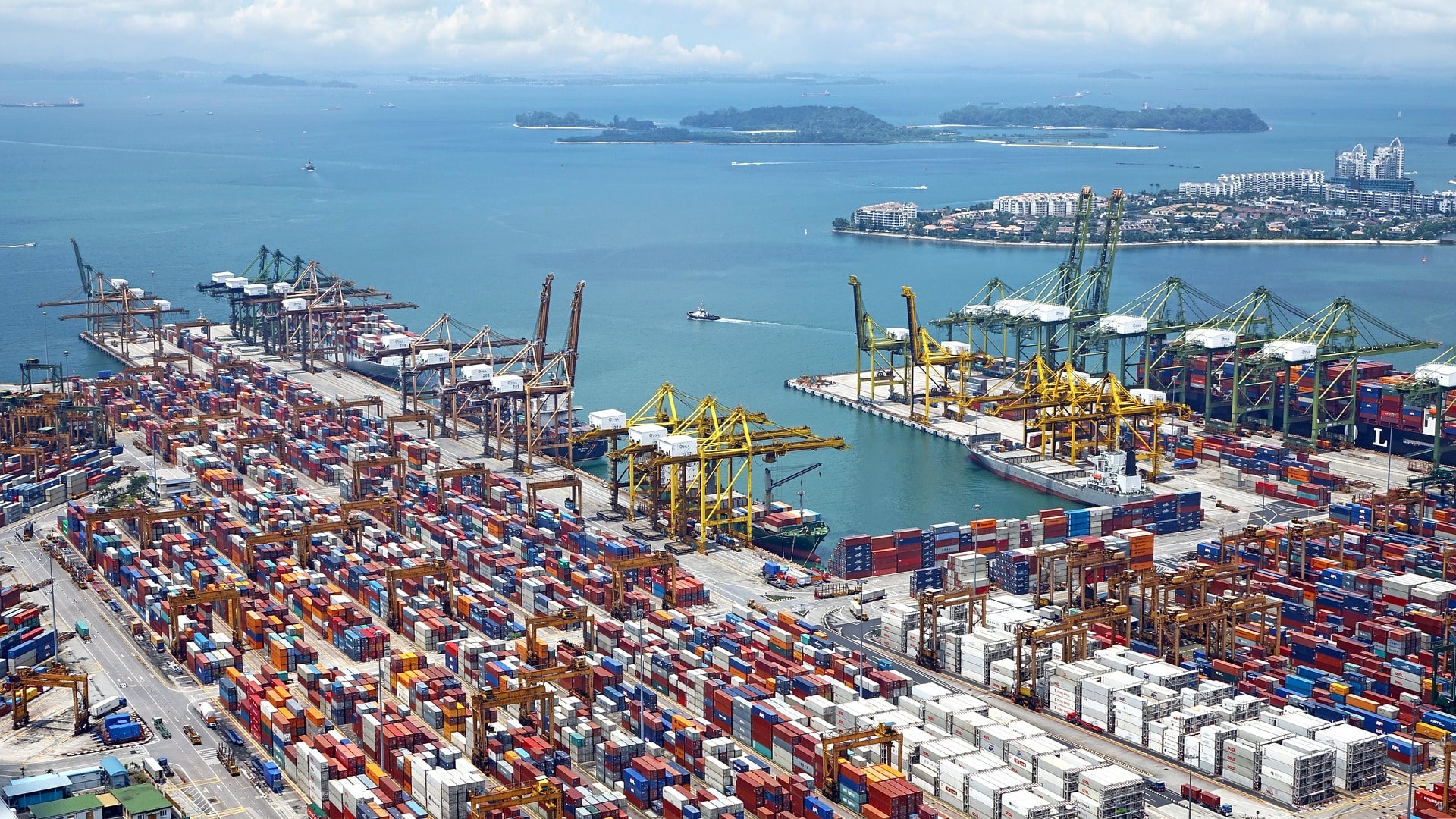 Lee más sobre el artículo ¿Cuáles son los recargos del transporte marítimo internacional más destacados?
