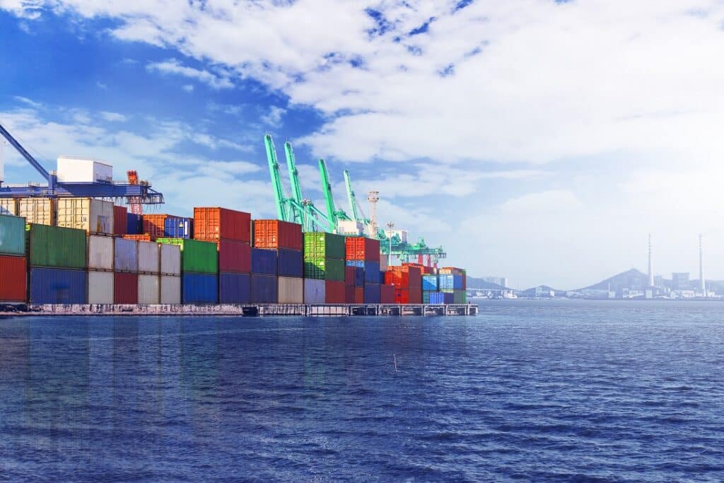 Ventajas y desventajas del Incoterm CFR en el comercio marítimo