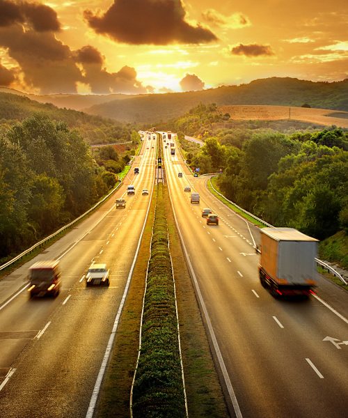 Highway,Traffic,In,Sunset Servicio de transporte urgente
